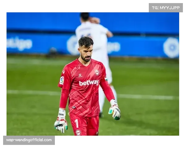 瑟洛特梅开二度展现中锋价值 马竞进攻端多点开花 瑟洛特梅开二度展现中锋价值 马竞进攻端多点开花